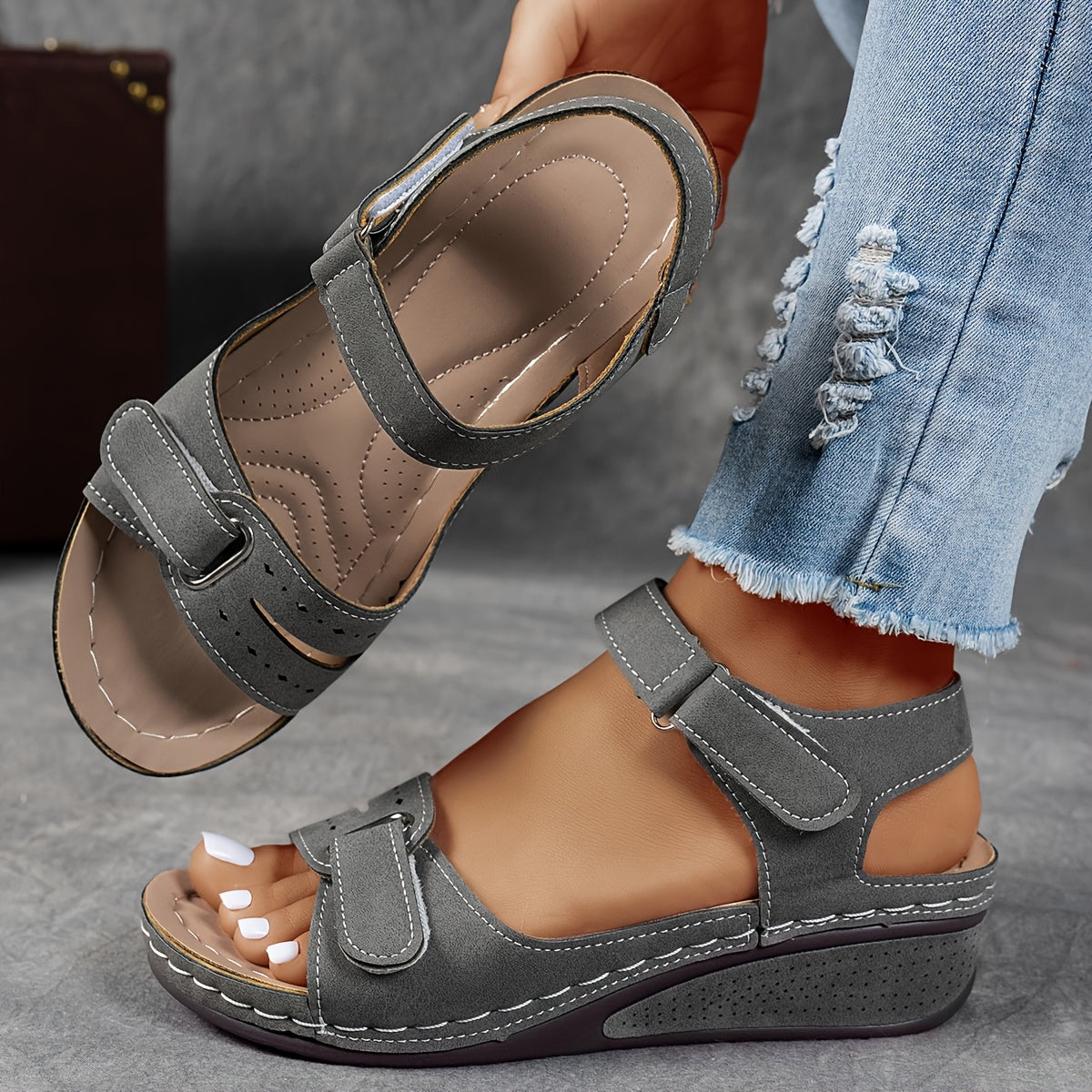 YTMLDY Women's Beige Platform Sandals - Adjustable Ankle Strap with Buckle & Hook-and-Loop Closure, Breathable PU Upper & Arch Support, Thick Cushioned Sole, Open-Toe Summer Beach Shoes for Casual & Semi-Formal Outfits (Light Brown) - Comfortable Arch